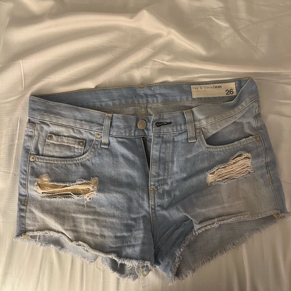 Rag & Bone Medium Blue Wash Cut Off Distressed Gunner Jean Shorts Size 26 - Picture 2 of 6